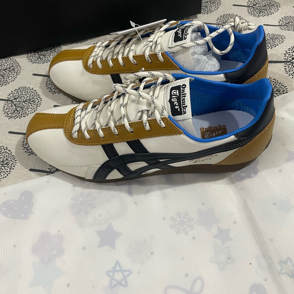 Onitsuka Tiger by Asics White/Black/Gold Retro Runner - Picture 2 of 10